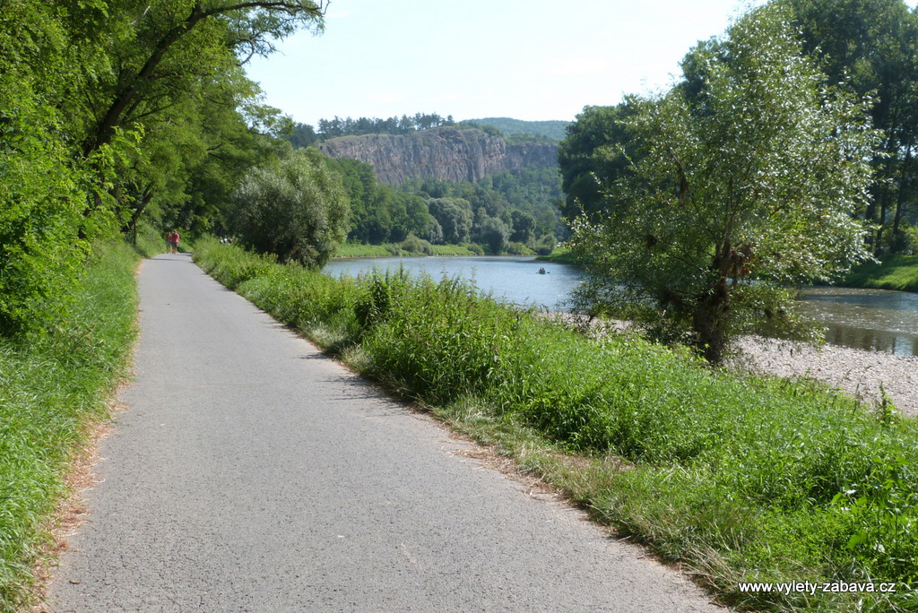 01-na-kole-beroun-srbsko