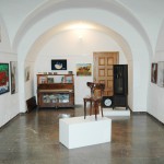 Pohled do instalace výstavy Obrazy a objekty