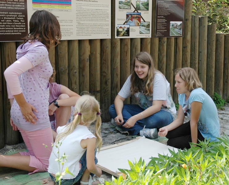 Kresba uhlem v Geoparku Barrandien