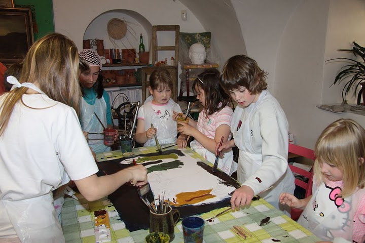 Malování v muzejní dílně